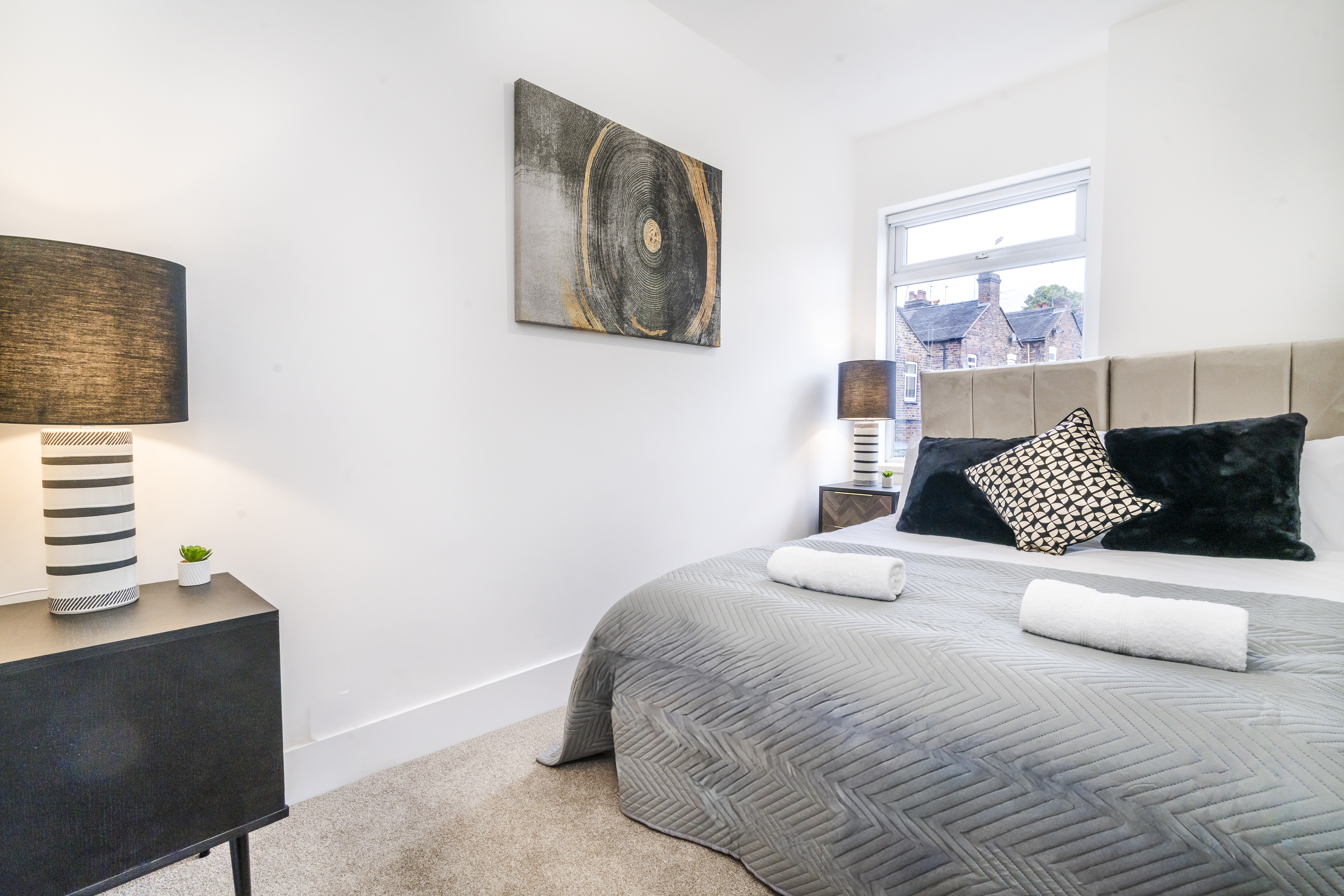 The Weaver room detail - serviced accommodation Newcastle-under-Lyme